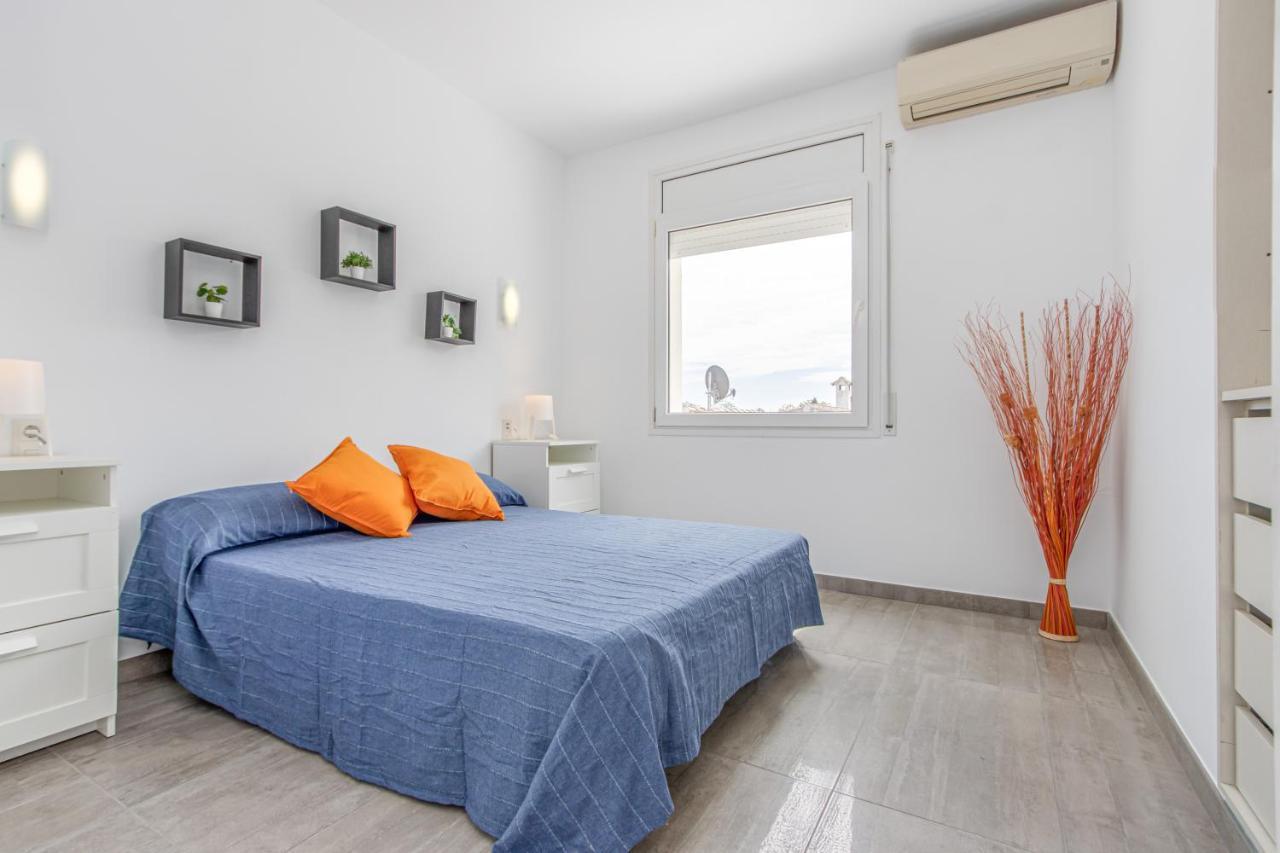 Goldhome - New House With Private Heated Pool, Parking, Wifi, Games Room Empuriabrava Exterior photo